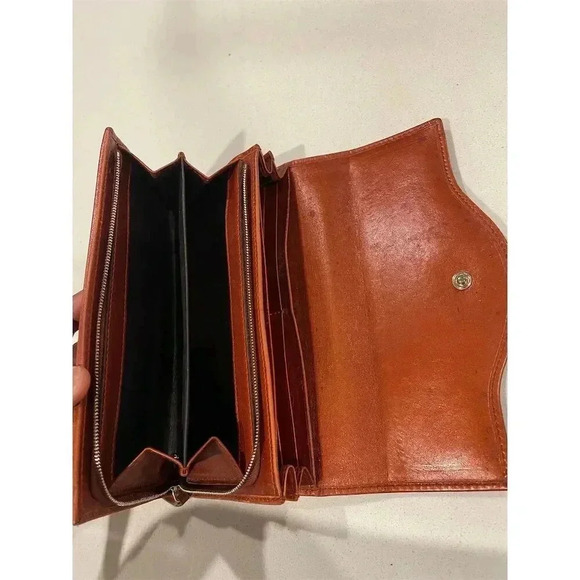 Gucci Women's Brown Leather Zip-Around Wallet with Logo Accents - Picture 5 of 10